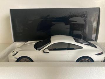 Porsche 911 (992) GT3 Touring 2022 1:18 (nieuw) beschikbaar voor biedingen