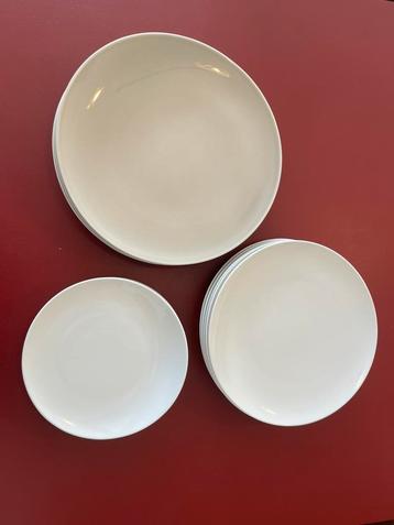 Intermezzo servies dinerborden met serveerrand beschikbaar voor biedingen