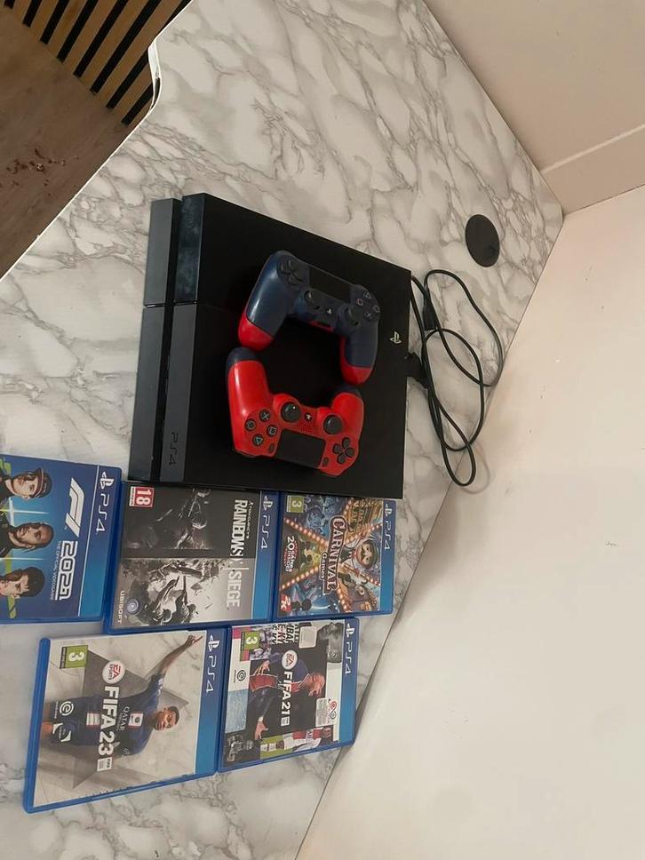 Ps4 met 5 games, Spelcomputers en Games, Spelcomputers | Sony PlayStation 4, Zo goed als nieuw, Original, 500 GB, Met 2 controllers