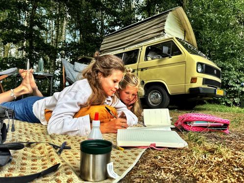 Originele Volkswagen Camper T3 uit 1982 – Volledig uitgerust, Caravans en Kamperen, Campers, Particulier, Buscamper of Camperbus