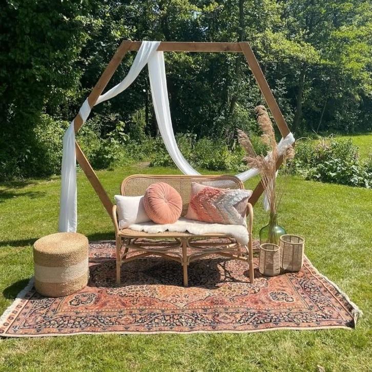 Hexagon backdrop set, bruiloft decoratie, trouwbankje, boho, Hobby en Vrije tijd, Feestartikelen | Verhuur, Geboorte of Huwelijk