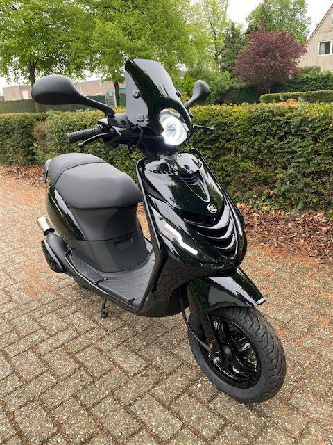 2t scooter GEZOCHT!!!, Fietsen en Brommers, Scooters | Piaggio, Zo goed als nieuw, Zip, Maximaal 45 km/u, Tweetakt, Ophalen