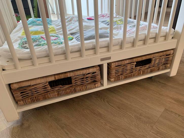 Rivièra Maison Box met rieten manden en wieltjes, Kinderen en Baby's, Boxen, Gebruikt, Vierkant, Wieltjes, Ophalen