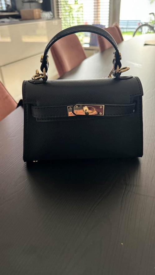 Chique lederen handtas. Nieuw & in prijs verlaagd!, Sieraden, Tassen en Uiterlijk, Tassen | Damestassen, Nieuw, Schoudertasje