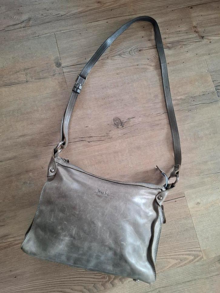 grijze leren schoudertas van WOU.WOU, Sieraden, Tassen en Uiterlijk, Kettingen, Grijs, Ophalen of Verzenden