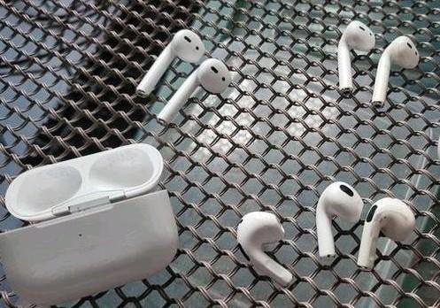 Apple Airpod oortjes en case 1e gen en 3e gen, Sieraden, Tassen en Uiterlijk, Manchetknopen, Zo goed als nieuw, Overige materialen
