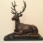 Groot brons beeld hert op marmeren voet. Art Deco. Vintage., Antiek en Kunst, Ophalen