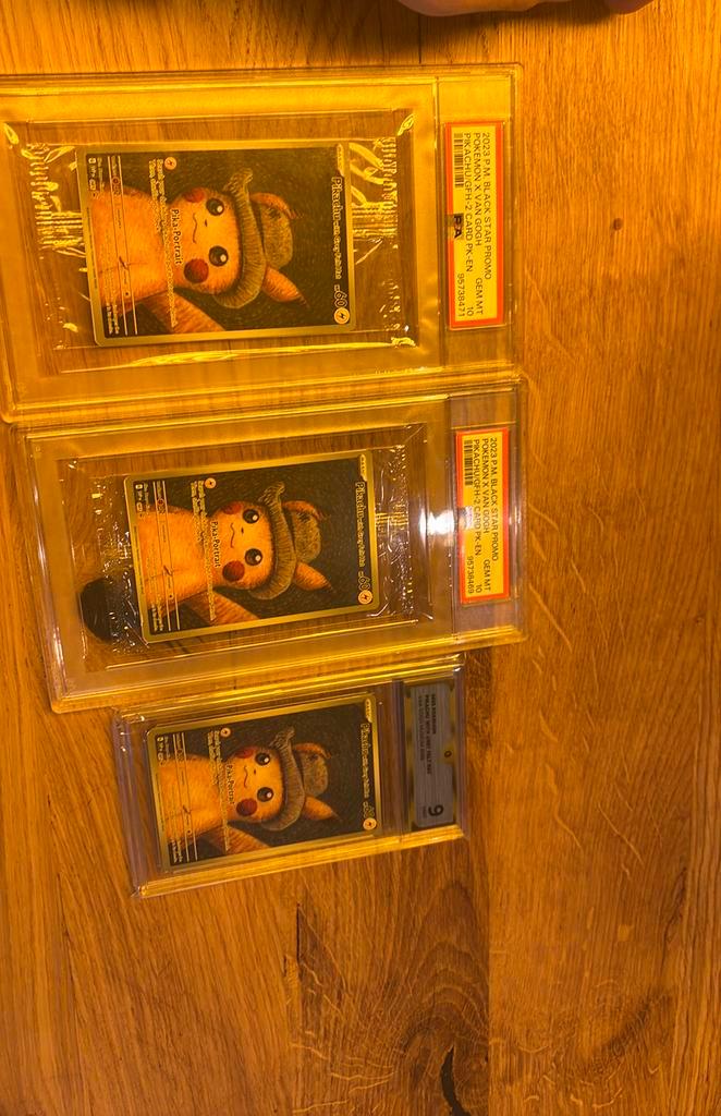 3x Pikachu Van Gogh Grey Felt Hat 2x PSA 10 1x 9, Hobby en Vrije tijd, Verzamelkaartspellen | Pokémon, Nieuw, Ophalen of Verzenden