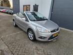 Ford Focus Coupé-Cabriolet 1.6 Trend km stand 84.305, 1596 cc, Zwart, 4 cilinders, Cabriolet
