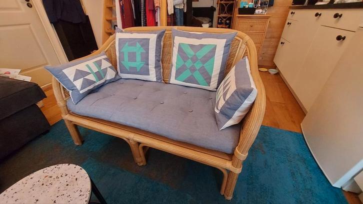 Rotan vintage bankje, opnieuw bekleed met bio katoen, Huis en Inrichting, Banken | Bankstellen, Zo goed als nieuw, Tweepersoons