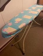 Funtionele strijkplank met extra strijkhoezen, Ophalen