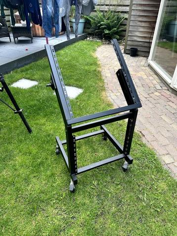 19 inch rackje beschikbaar voor biedingen