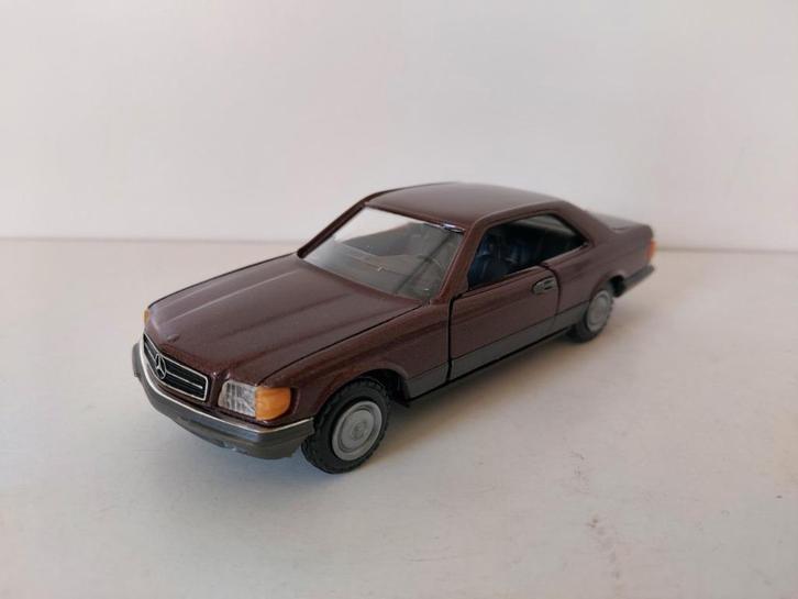 NZG 226 Mercedes-Benz 380SEC-500SEC bruin (2), Hobby en Vrije tijd, Modelauto's | 1:32, Zo goed als nieuw, Auto, Overige merken