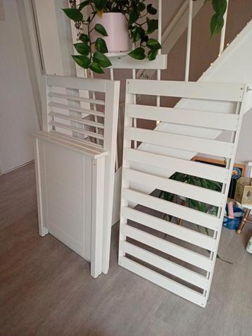 Net wit ledikantje met nieuw matras en beddengoed beschikbaar voor biedingen