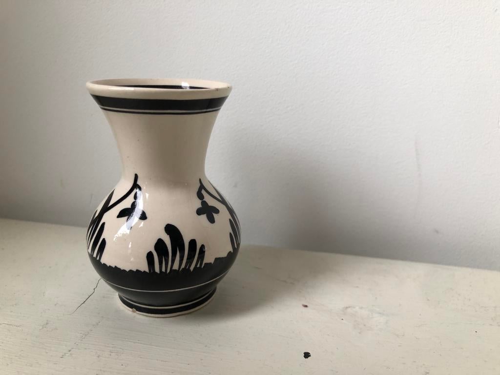 Gouds Plateel Vaasje Silhouet - Vintage, Huis en Inrichting, Gebruikt, Zwart, Aardewerk of Porselein, Ophalen of Verzenden