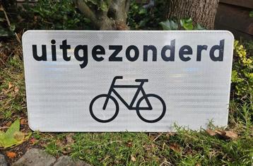 Verkeers uitgezonderd fietsen.
 beschikbaar voor biedingen