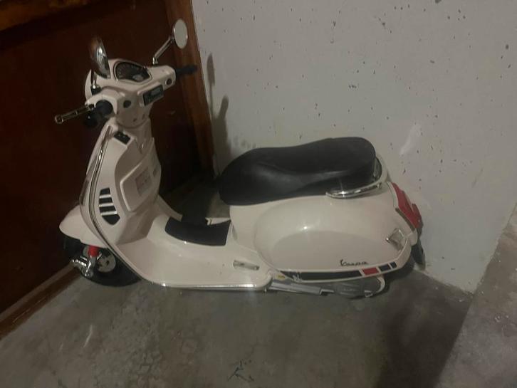 Vespa Kinder Scooter -, Kinderen en Baby's, Speelgoed | Buiten | Accuvoertuigen, Zo goed als nieuw, Ophalen