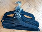 39 klerenhangers zwart zacht licht, per stuk 0,50 cent, Kleding | Dames, Kledinghangers, Ophalen, Zo goed als nieuw