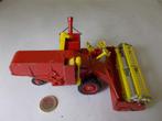 1960 Corgi Majortoys 1111 MASSEY FERGUSON COMBINE HARVESTER., Ophalen of Verzenden, Gebruikt, Tractor of Landbouw, Corgi