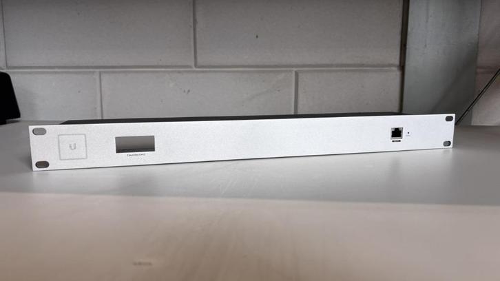 Ubiquiti Cloud Key Gen2 Rackmount Kit (incl. btw), Computers en Software, Netwerk switches, Zo goed als nieuw, Verzenden