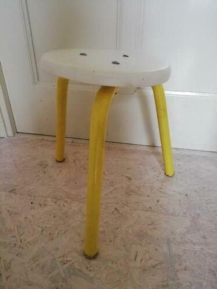 Oud kinderkrukje | schoolkrukje, Kinderen en Baby's, Kinderkamer | Tafels en Stoelen, Ophalen of Verzenden