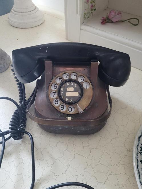 zeer oude bakelieten rood koperen telefoon  zwaar, Telecommunicatie, Vaste telefoons | Niet Draadloos, Zo goed als nieuw, Bakeliet