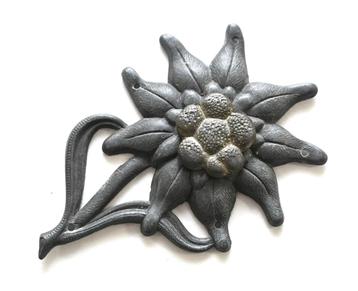 Gebirgsjäger Edelweiss Cap Badge beschikbaar voor biedingen