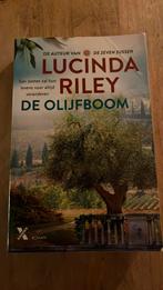 Lucinda Riley - De olijfboom, Lucinda Riley, Ophalen of Verzenden, Zo goed als nieuw, Nederland