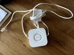 Philips Hue Bridge met adapter en netwerkkabel in nieuwst., Huis en Inrichting, Ophalen of Verzenden, Zo goed als nieuw