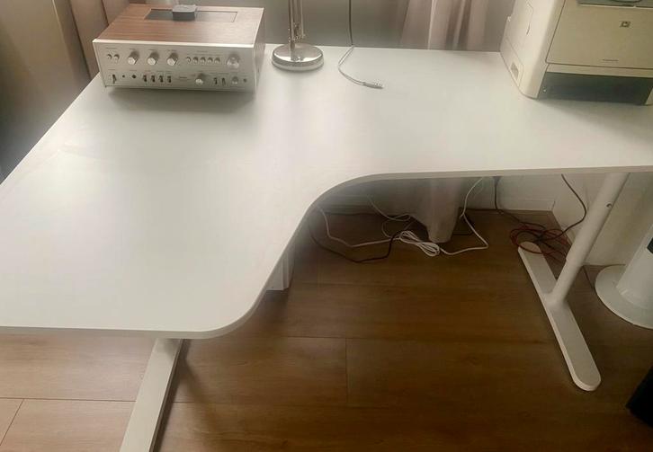 Ikea bureau, Huis en Inrichting, Bureaus, Zo goed als nieuw, Ophalen
