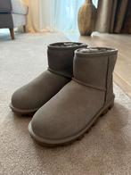 UGG Essential Mini Boots - Cobble Grey - Maat 37, Ophalen of Verzenden, Nieuw, Grijs, Lage of Enkellaarzen