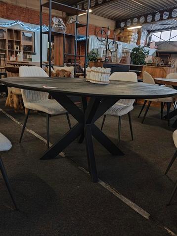 Eetkamertafel rond zwart (PROMO) beschikbaar voor biedingen