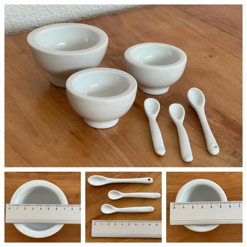 Porseleinen schaaltjes met lepeltjes (set van 3), Huis en Inrichting, Keuken | Servies, Zo goed als nieuw, Schaal of Schalen, Effen