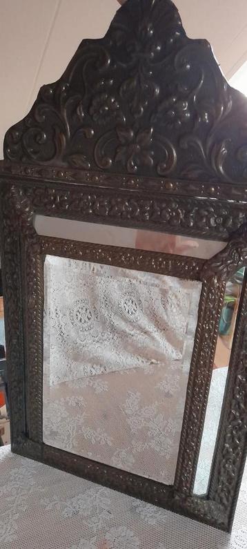 Kuif Spiegel met Bewerkt Frame beschikbaar voor biedingen