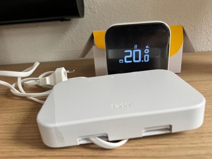 Tado Draadloze Slimme Thermostaat X Startpakket, Doe-het-zelf en Verbouw, Thermostaten, Nieuw, Slimme thermostaat, Ophalen