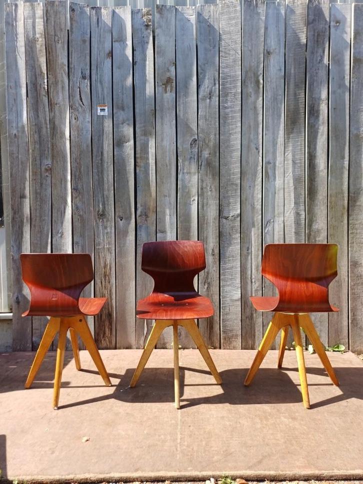 Vintage schoolstoel | volwassen maat | ontwerp Adam Stegner, Huis en Inrichting, Stoelen, Gebruikt, Eén, Hout, Bruin, Ophalen of Verzenden