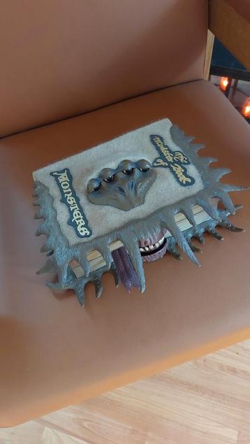 Monsterboek - The Monster Book of Monsters beschikbaar voor biedingen