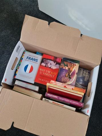 Volle verhuisdoos div boeken beschikbaar voor biedingen