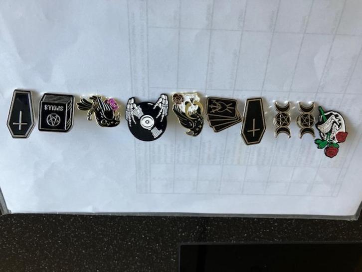 10 stuks GOTHIC PINS, Verzamelen, Speldjes, Pins en Buttons, Nieuw, Speldje of Pin, Ophalen of Verzenden