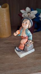 Vintage Hummel beeldje,  Merry Wanderer, Verzamelen, Beelden en Beeldjes, Ophalen of Verzenden, Zo goed als nieuw, Hummel