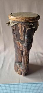 Trommel met slangenvel, Ophalen