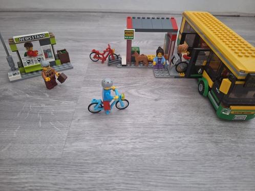 LEGO City Bus station 60154 (compleet), Kinderen en Baby's, Speelgoed | Duplo en Lego, Zo goed als nieuw, Lego, Complete set, Ophalen of Verzenden