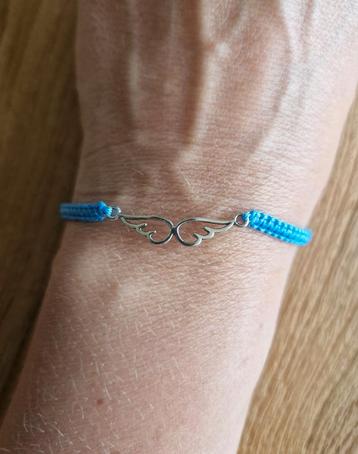 Handgeknoopte armbandjes beschikbaar voor biedingen