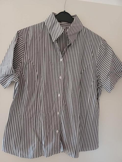" grijs" / wit streep blouse mt 46( 44) , LYNN, Kleding | Dames, Blouses en Tunieken, Zo goed als nieuw, Maat 42/44 (L), Ophalen of Verzenden