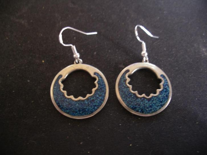 Een paar Oude Lange Alpaca Oorbellen met Turquoise Emaille, Sieraden, Tassen en Uiterlijk, Antieke sieraden, Oorbellen, Zilver