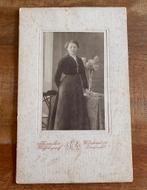 CDV Heameter Hoffotograaf vrouw staand, Gebruikt, Foto, Ophalen of Verzenden, Voor 1940