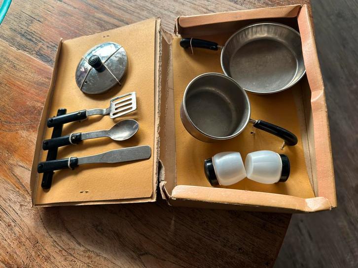 Doll's Cookbook met 9 kookgerei items- speelgoedkeukenset, Huis en Inrichting, Keuken | Potten en Pannen, Gebruikt, Overige typen