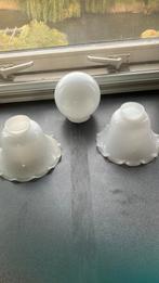 3 vintage melk glazen kapjes, Huis en Inrichting, Ophalen of Verzenden