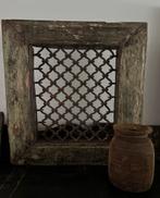 Zwaar oud Jali kozijn raam met ijzeren tralie sober sleets, Antiek en Kunst, Ophalen