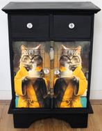 Zwart brocant kastje “Katten in badjas”, lades, plankje, Gebruikt, Kast, 50 tot 70 cm, Ophalen of Verzenden